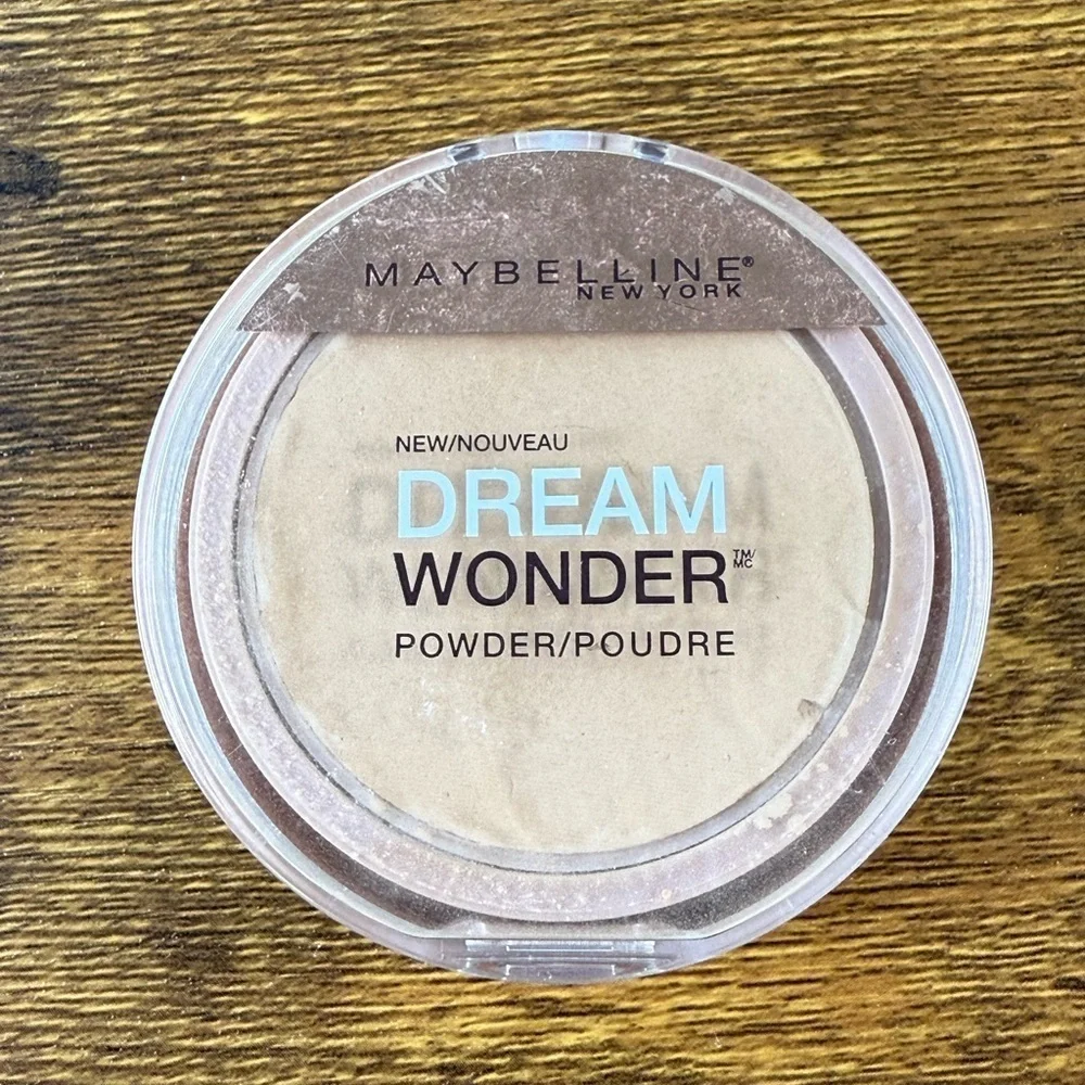 Maybelline Compact Powder in Soft Beige